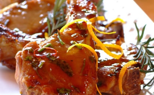 Ziołowo-cytrusowe żeberka jagnięce