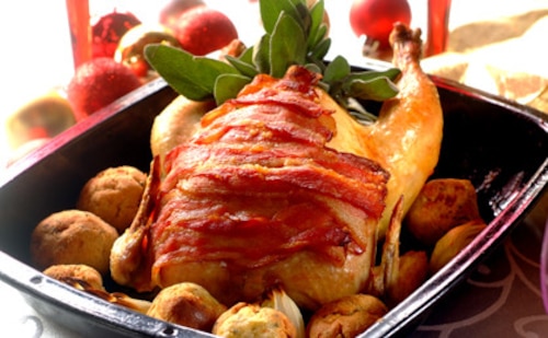 Przepis na Złocisty kurczak z chlebowym nadzieniem Złocisty kurczak z chlebowym nadzieniem