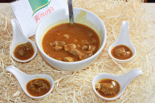 żołądki w sosie z dodatkiem curry 