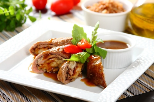 Przepis na Zrazy wołowe faszerowane wątróbką Zrazy wołowe faszerowane wątróbką