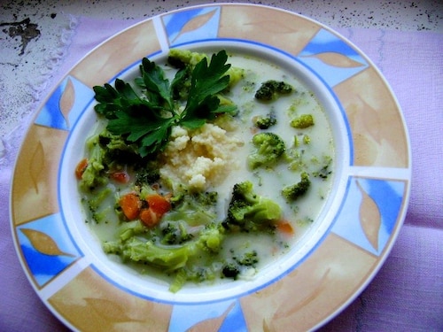 Przepis na Zupa brokułowa z topionym serkiem i kuskusem Zupa brokułowa z topionym serkiem i kuskusem