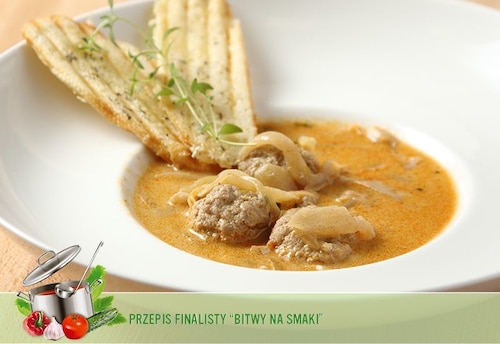 Zupa cebulowa z kulkami mięsnymi i serkiem topionym