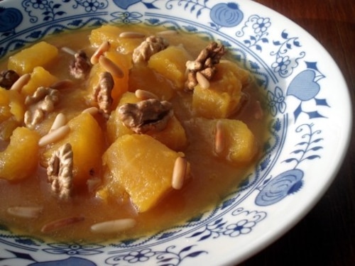 Zupa dyniowa z orzechami