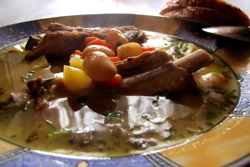 Zupa fasolowa na żeberkach