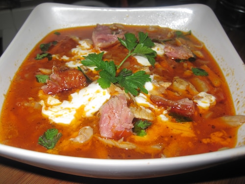 Zupa gulaszowa z mięsem kurczaka