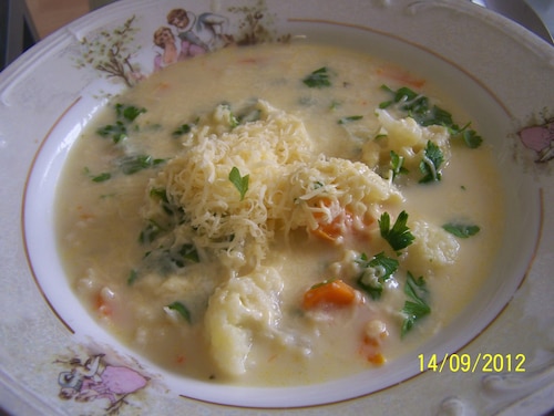 Zupa kalafiorowa z kluskami lanymi