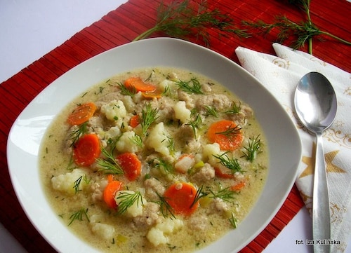 Zupa kalafiorowa z mięsnymi kluseczkami