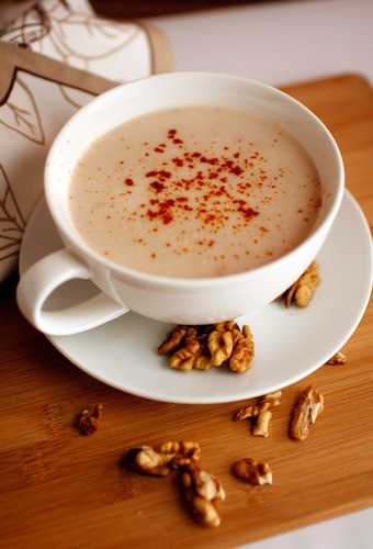 Zupa krem kalafiorowy z orzechami