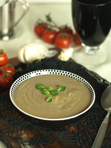 Przepis na Zupa-krem z suszonych grzybów i boczniaków Zupa-krem z suszonych grzybów i boczniaków