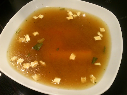 Zupa miso z paluszkiem krabowym i dymką