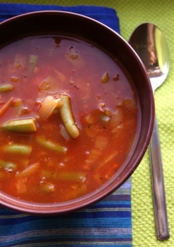 Zupa pomidorowa z zieloną fasolką 