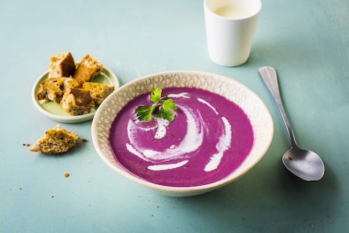 Zupa z czerwonej kapusty