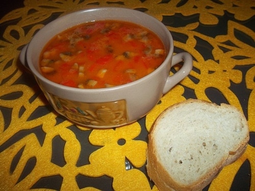 Zupa z kawałkami kurczaka