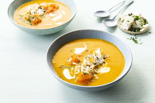 Zupa z żółtych pomidorów z cebulą i makaronem orzo