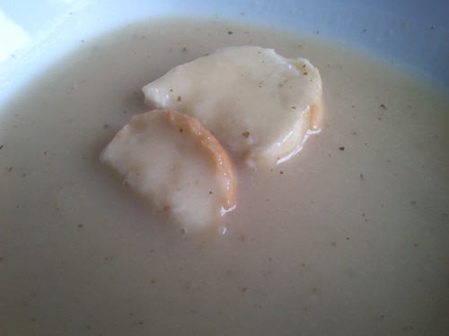 Żurek z grzanką czosnkową