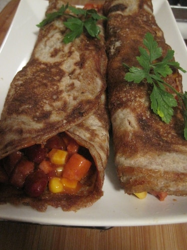 Przepis na Żytnie naleśniki z farszem meksykańskim Żytnie naleśniki z farszem meksykańskim