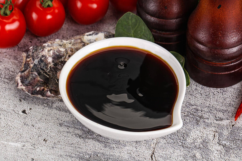 Jaki sos sojowy do sushi? Jasny czy ciemny?