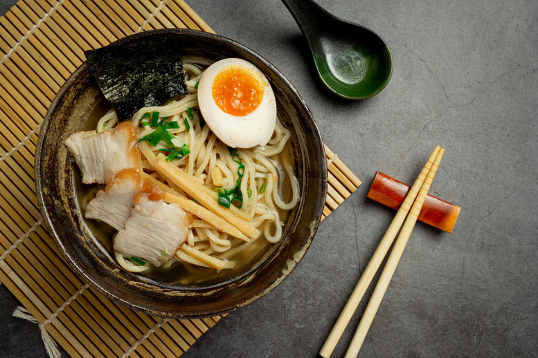 Tonkotsu ramen – przepis. Co to za zupa?