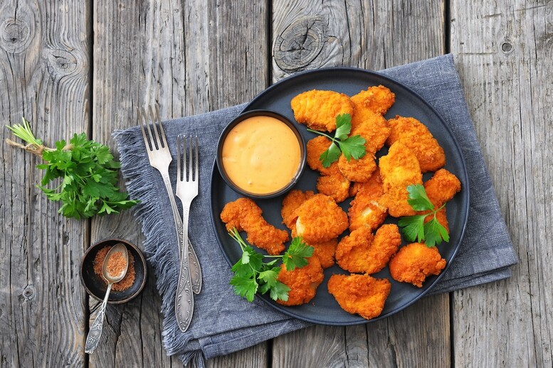 Jak zrobić chrupiącego kurczaka w airfryerze? Najlepszy sposób krok po kroku