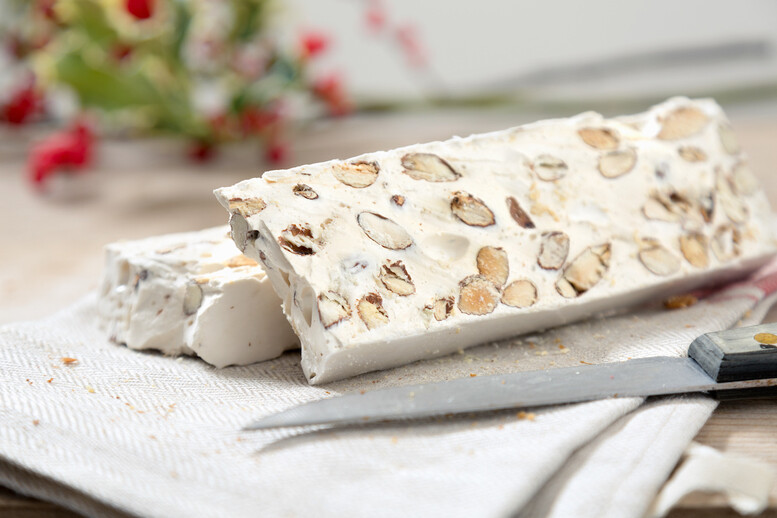 Nugat – co to jest? Jak go zrobić w wersji orzechowej lub czekoladowej?