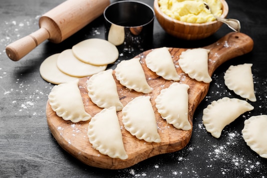 Jak lepić pierogi? 4 sprawdzone metody krok po kroku