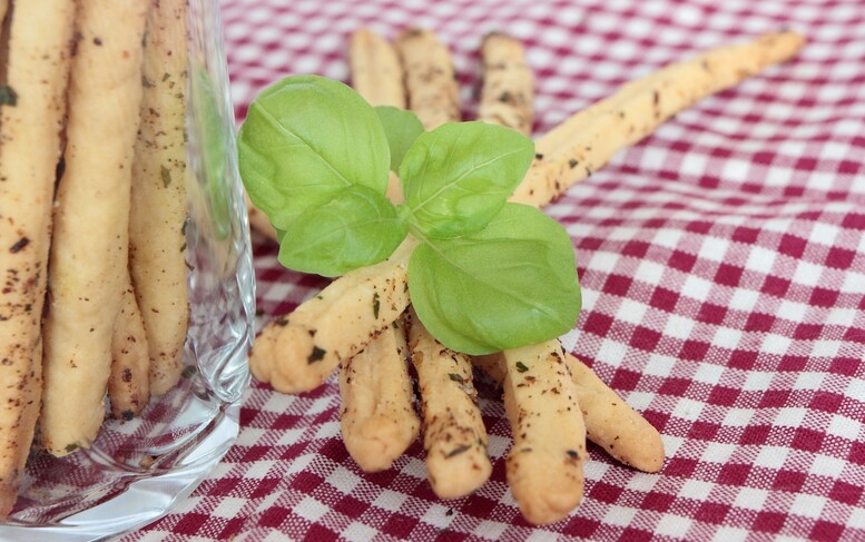 Jak się robi paluszki? Jak zrobić domowe, słone paluchy?