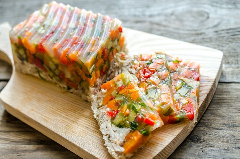 Galantyna – co to jest i jak zrobić to danie w galarecie?