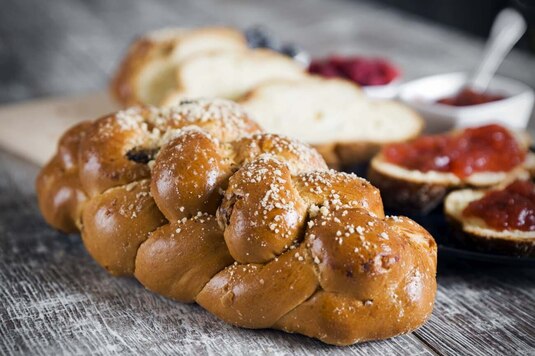 Jak zapleść chałkę z 6 części, a jak z 4? Nasze sposoby na zaplatanie