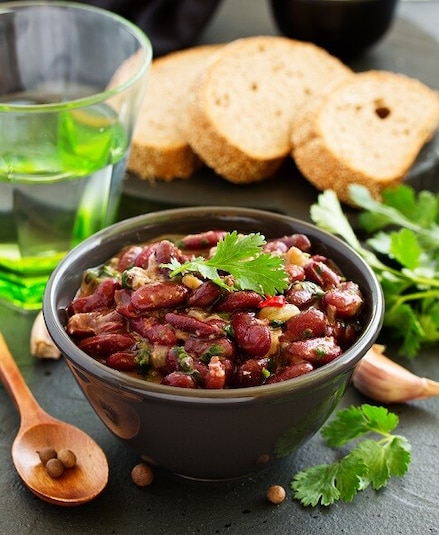 Chili con carne – z czym podawać? Jak się je to danie?
