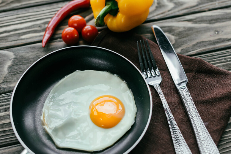 Czy jajko sadzone się obraca?