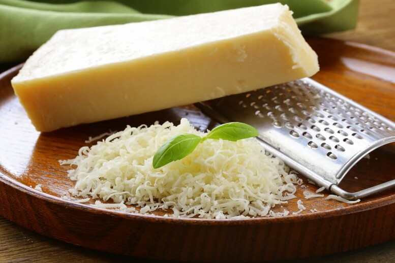 Jak przechowywać parmezan tarty w lodówce?