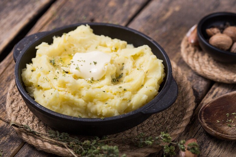 Gniecione ziemniaki z piekarnika – chrupiące