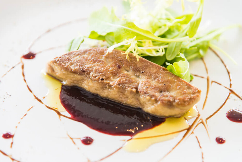 Foie gras – co to jest? Z czym podawać?