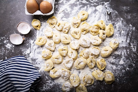 Jak lepić uszka do barszczu na Wigilię? 2 sprawdzone metody