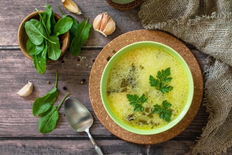 Jakie przyprawy do zupy ogórkowej?