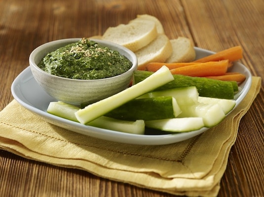 Szpinak na imprezach lubi poszaleć. Kremowe dipy, zupy ze szpinakiem.