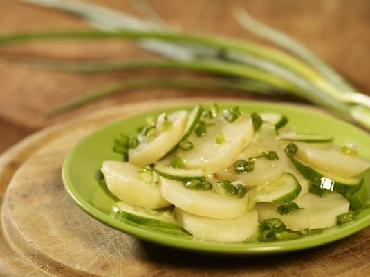 Zimowe sałatki. Ziemniaczana na ciepło.