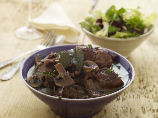 Dania jednogarnkowe z Niemiec i Francji. Duszone mięsa z winem, piwem i różnościami.