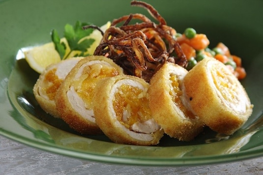 Trochę luksusu na co dzień. Wykwintne roladki z kurczaka z suszonymi owocami. 