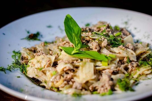 Jak zrobić łazanki z kapustą kiszoną? Czy można je mrozić?