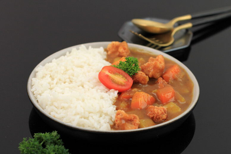 Leczo z ryżem – jak podawać? Z czym?