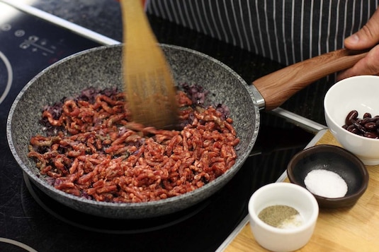 Makaron z marchewki z wołowiną - Krok 2