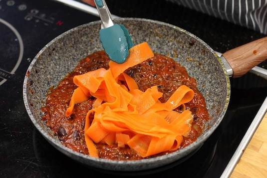 Makaron z marchewki z wołowiną - Krok 4