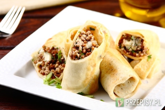 Naleśniki po polsku, czyli z kaszą gryczaną a także z oscypkiem i bryndzą.