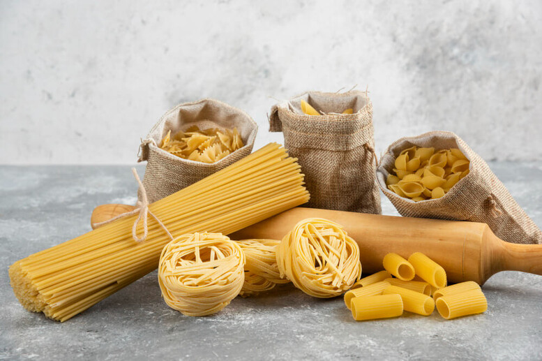 Czy można zamrozić ugotowany makaron – z sosem lub bez?