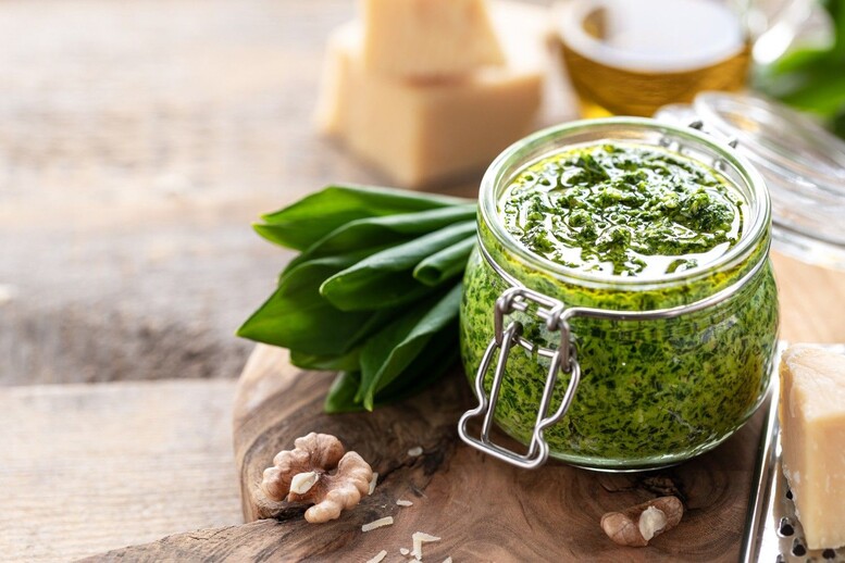 Pesto z kolendry – do czego? Przepis
