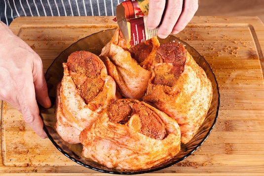 Pieczona golonka po myśliwsku z grzybami - Krok 1