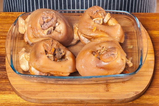 Pieczona golonka po myśliwsku z grzybami - Krok 4