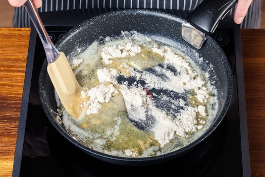 Pieczona golonka po myśliwsku z grzybami - Krok 5