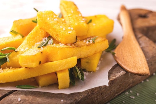 Polenta – co to jest? Jak ją zrobić i z czym podawać?